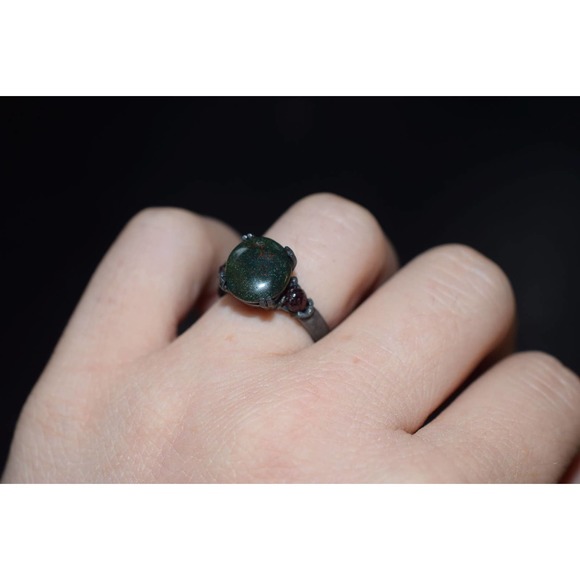 Speckled green Agate with ruby side stones size 6 black sterling silver … - Picture 5 of 7